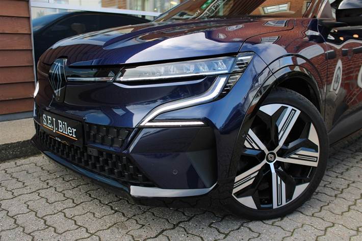 Blå Renault Megane E-Tech fra 2024