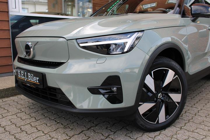 Grøn Volvo XC40 fra 2024