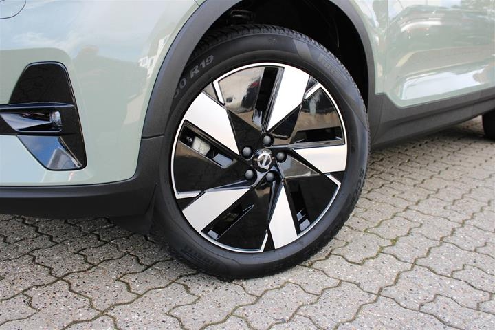 Grøn Volvo XC40 fra 2024