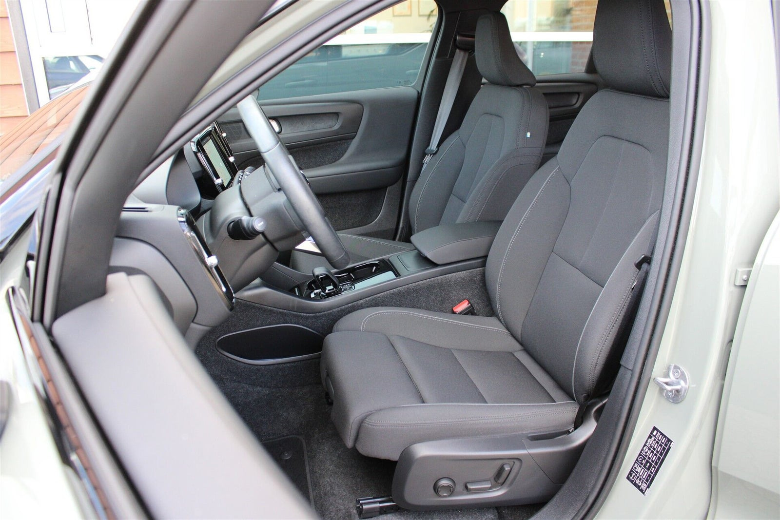 Grøn Volvo XC40 fra 2024