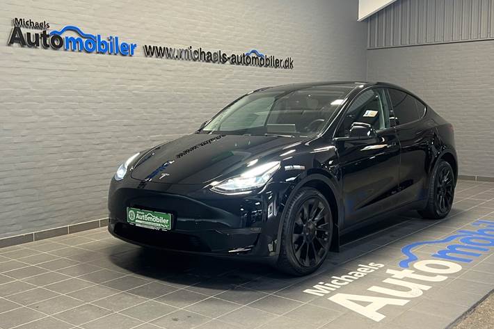 Sort Tesla Model Y fra 2022