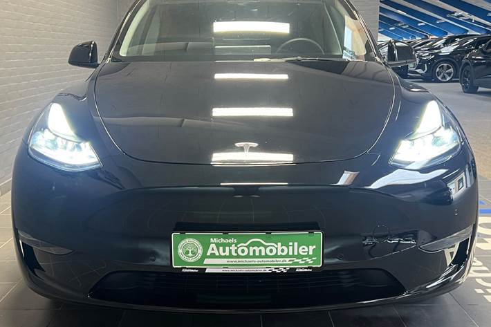 Sort Tesla Model Y fra 2022