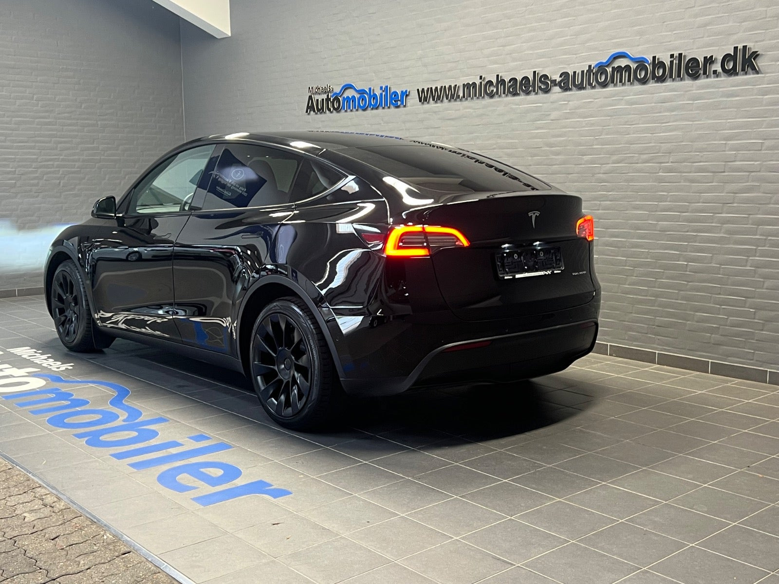 Sort Tesla Model Y fra 2022