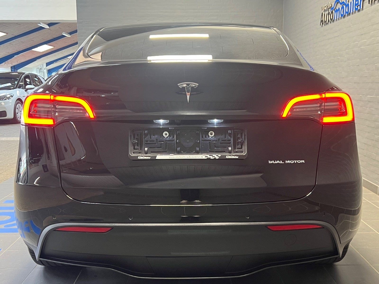 Sort Tesla Model Y fra 2022
