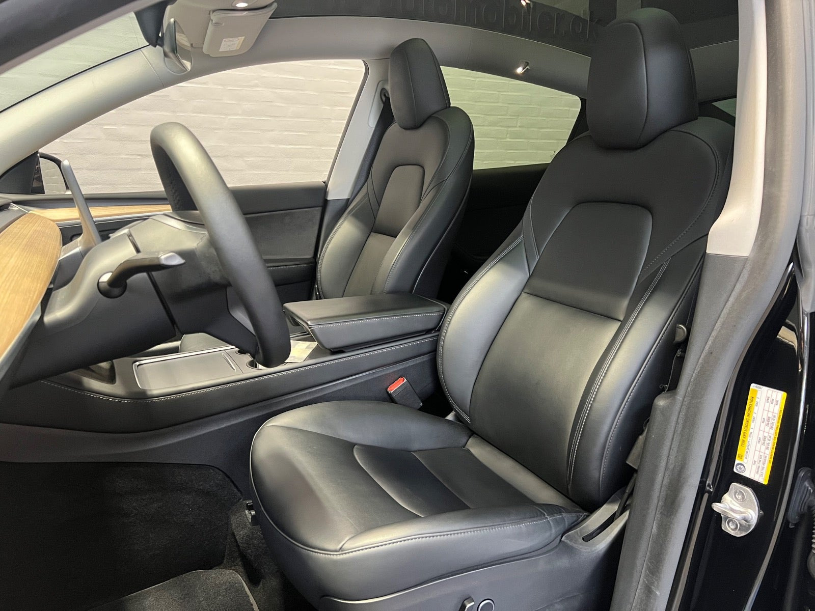 Sort Tesla Model Y fra 2022