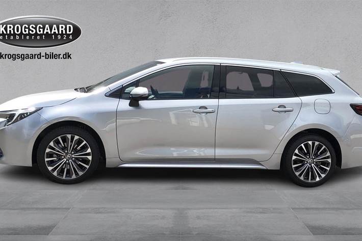 Sølv Toyota Corolla fra 2024