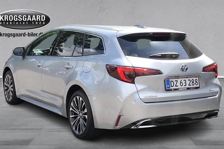 Sølv Toyota Corolla fra 2024