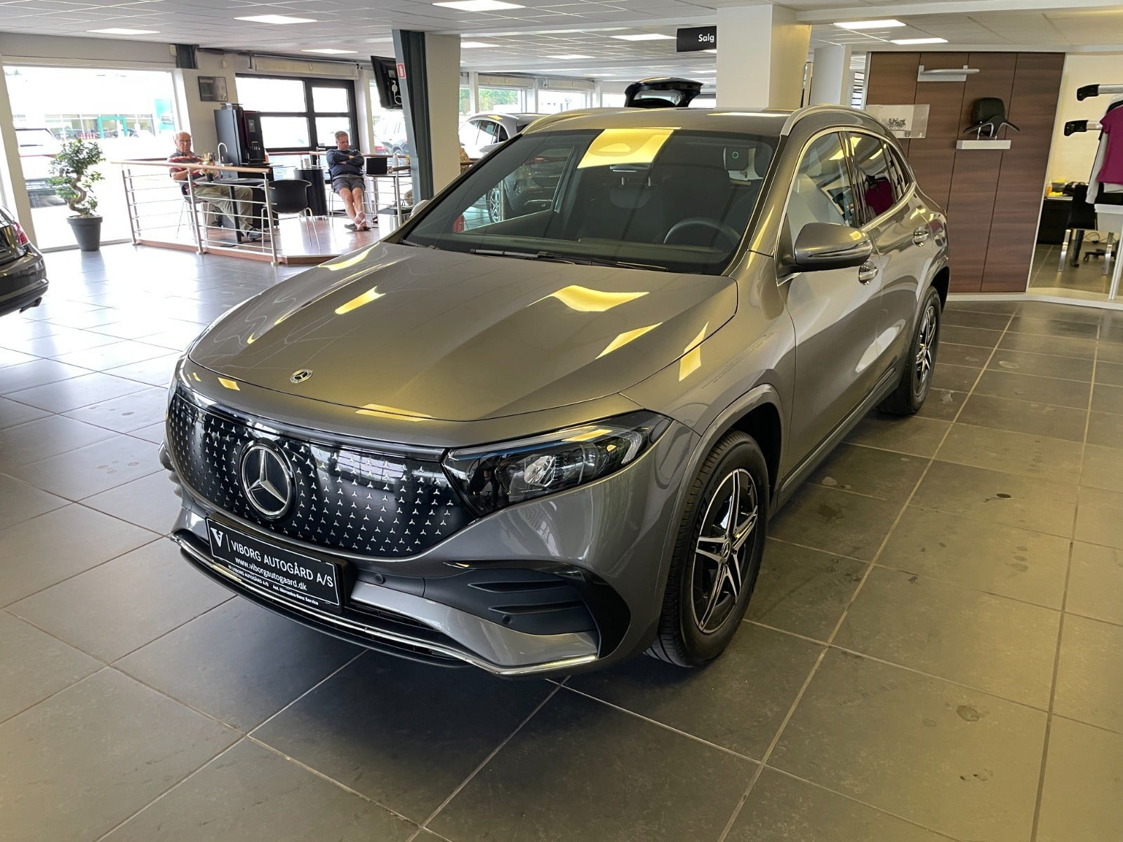 Grå Mercedes EQA250+ fra 2025