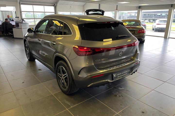 Grå Mercedes EQA250+ fra 2025