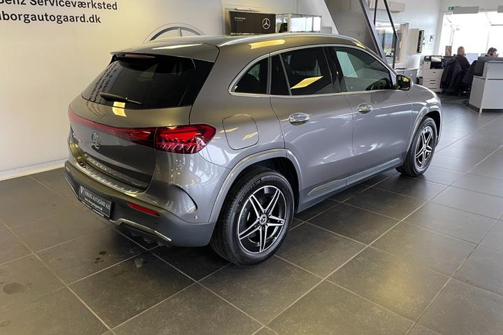 Grå Mercedes EQA250+ fra 2025
