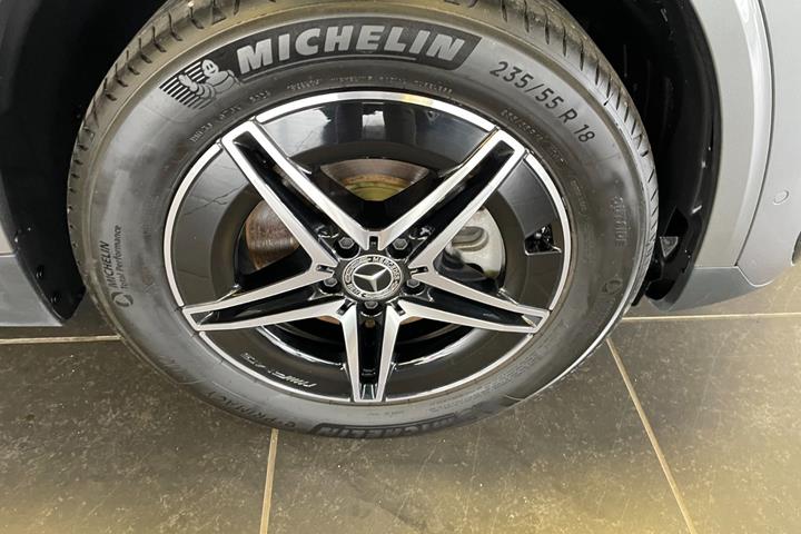 Grå Mercedes EQA250+ fra 2025