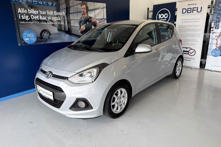 Sølv Hyundai i10 fra 2016