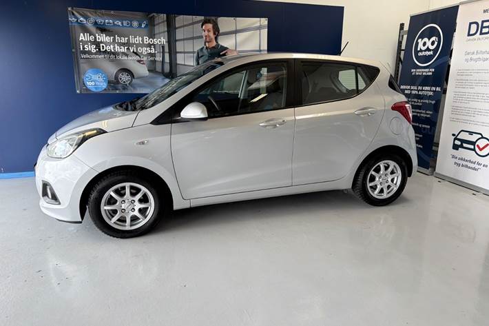 Sølv Hyundai i10 fra 2016