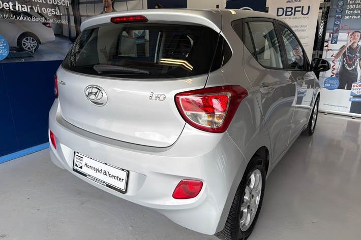 Sølv Hyundai i10 fra 2016