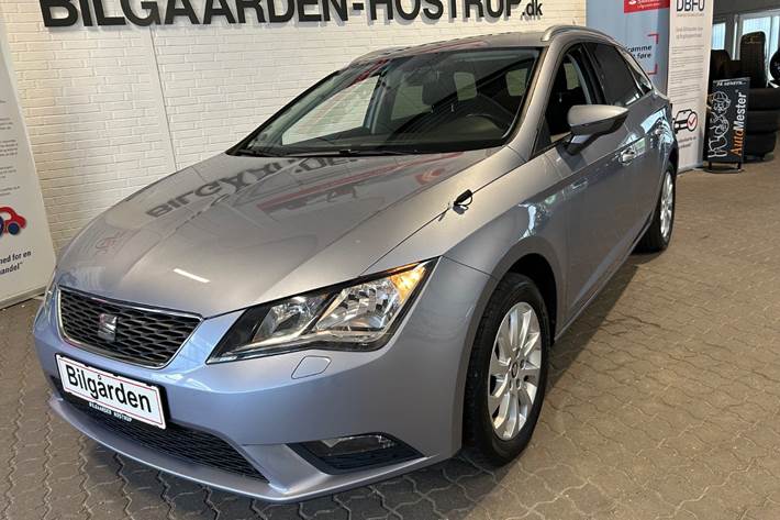 Blå Seat Leon fra 2017 set udefra
