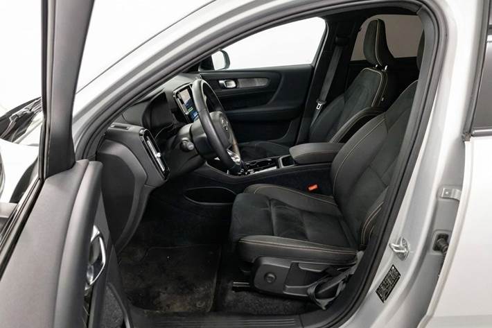 Sølv Volvo C40 fra 2023