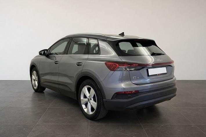 Grå Audi Q4 fra 2023