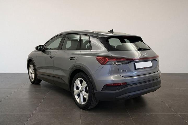 Grå Audi Q4 fra 2023