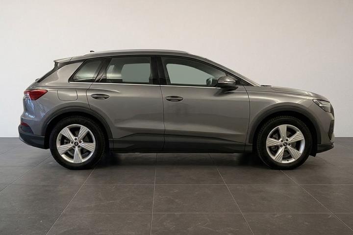 Grå Audi Q4 fra 2023