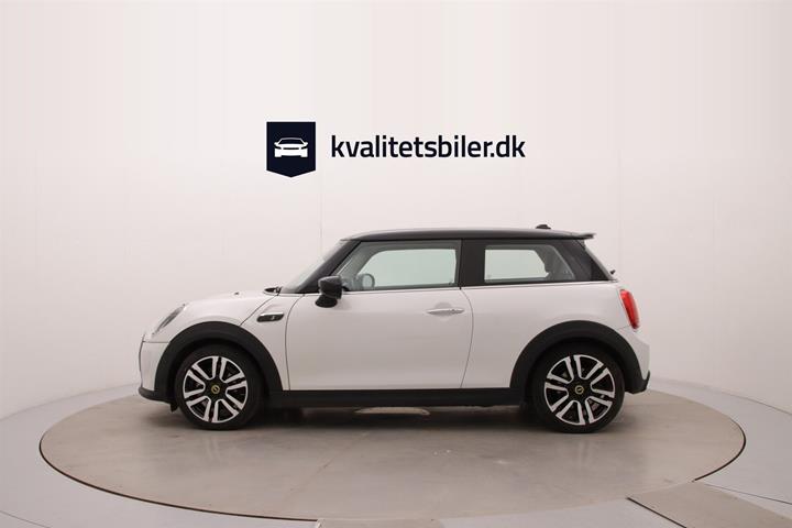 Hvid Mini Cooper fra 2023
