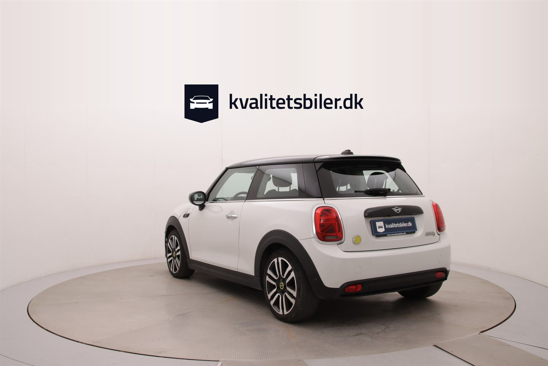Hvid Mini Cooper fra 2023