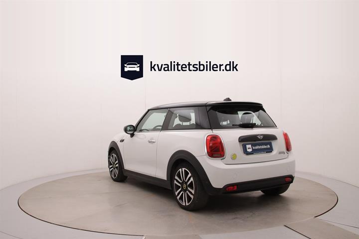 Hvid Mini Cooper fra 2023