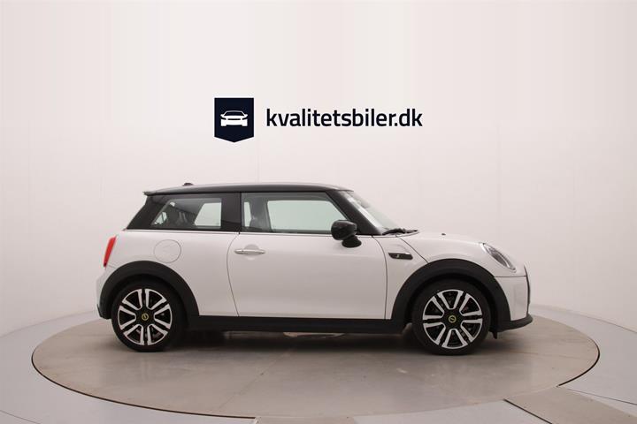 Hvid Mini Cooper fra 2023