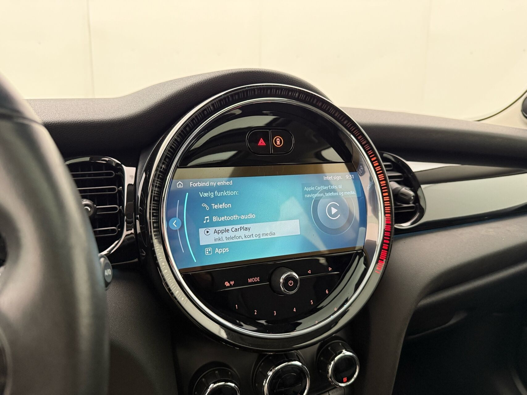Hvid Mini Cooper fra 2023