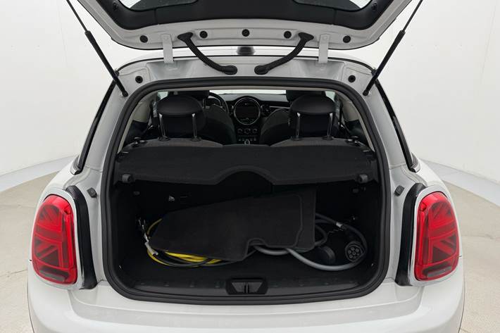 Hvid Mini Cooper fra 2023