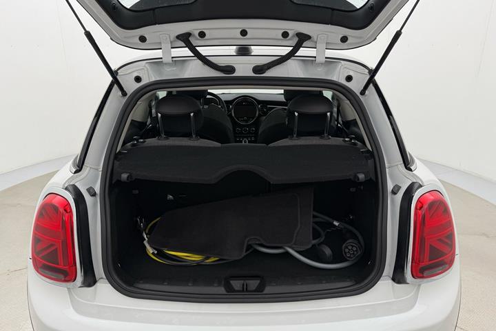 Hvid Mini Cooper fra 2023