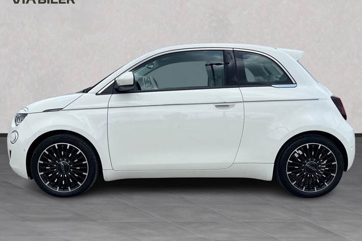 Hvid Fiat 500e fra 2023