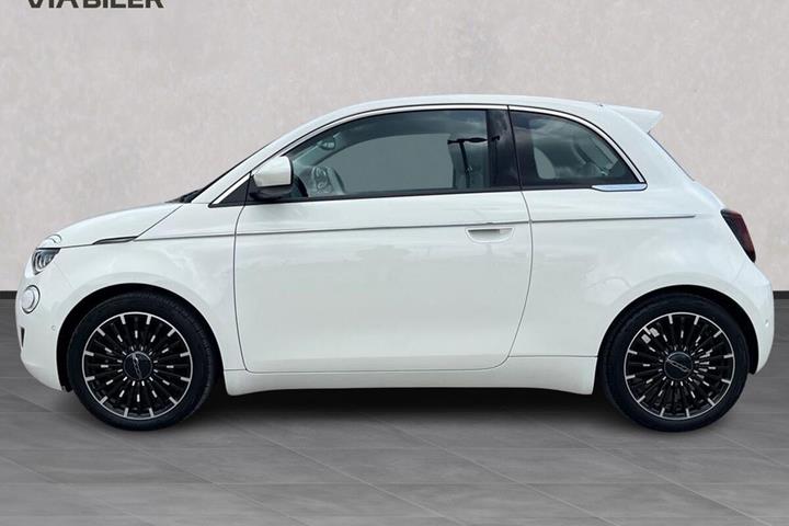 Hvid Fiat 500e fra 2023