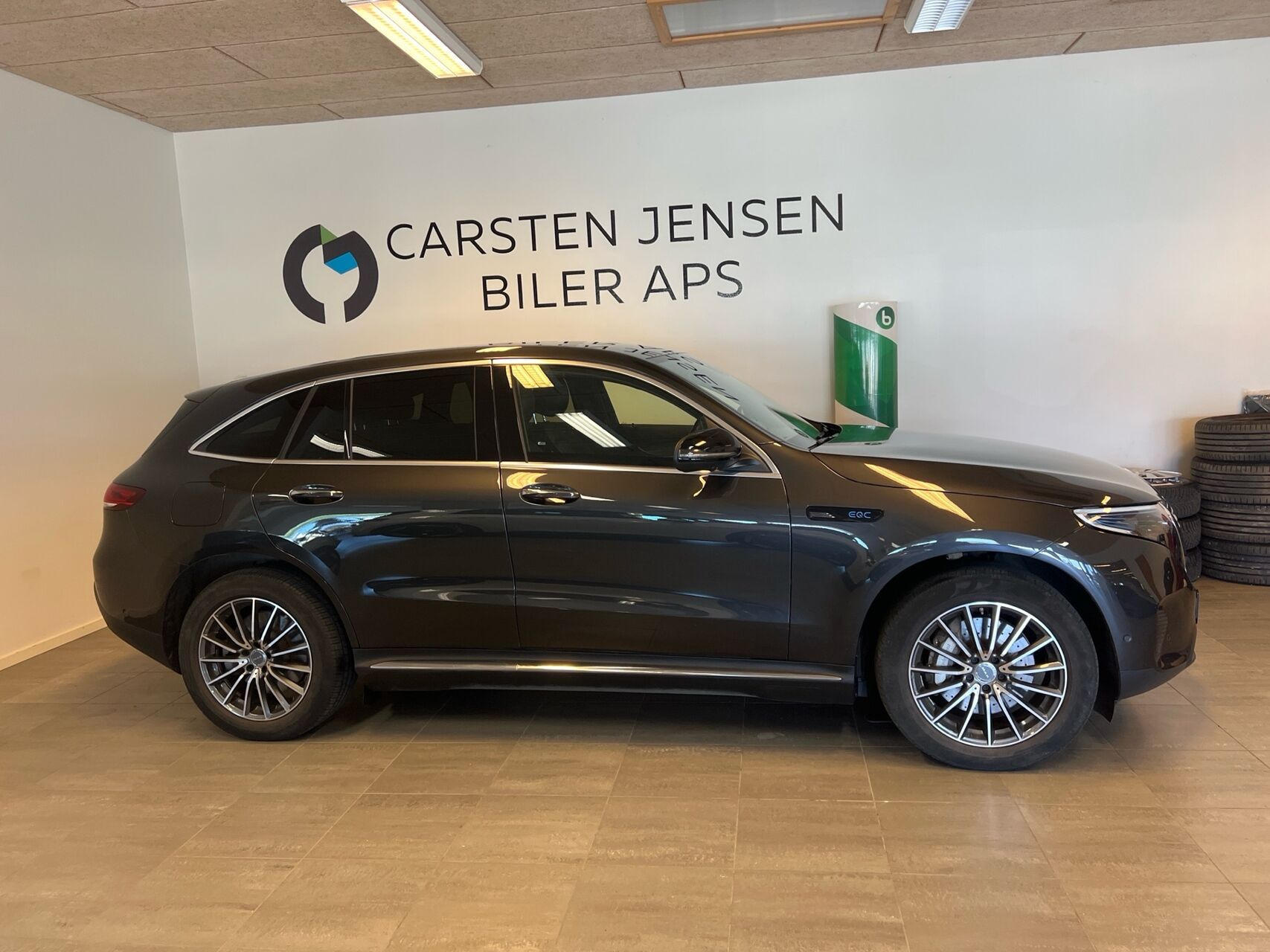 Grå Mercedes EQC 400 fra 2021