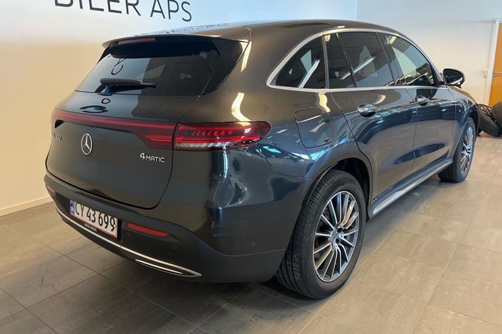 Grå Mercedes EQC 400 fra 2021