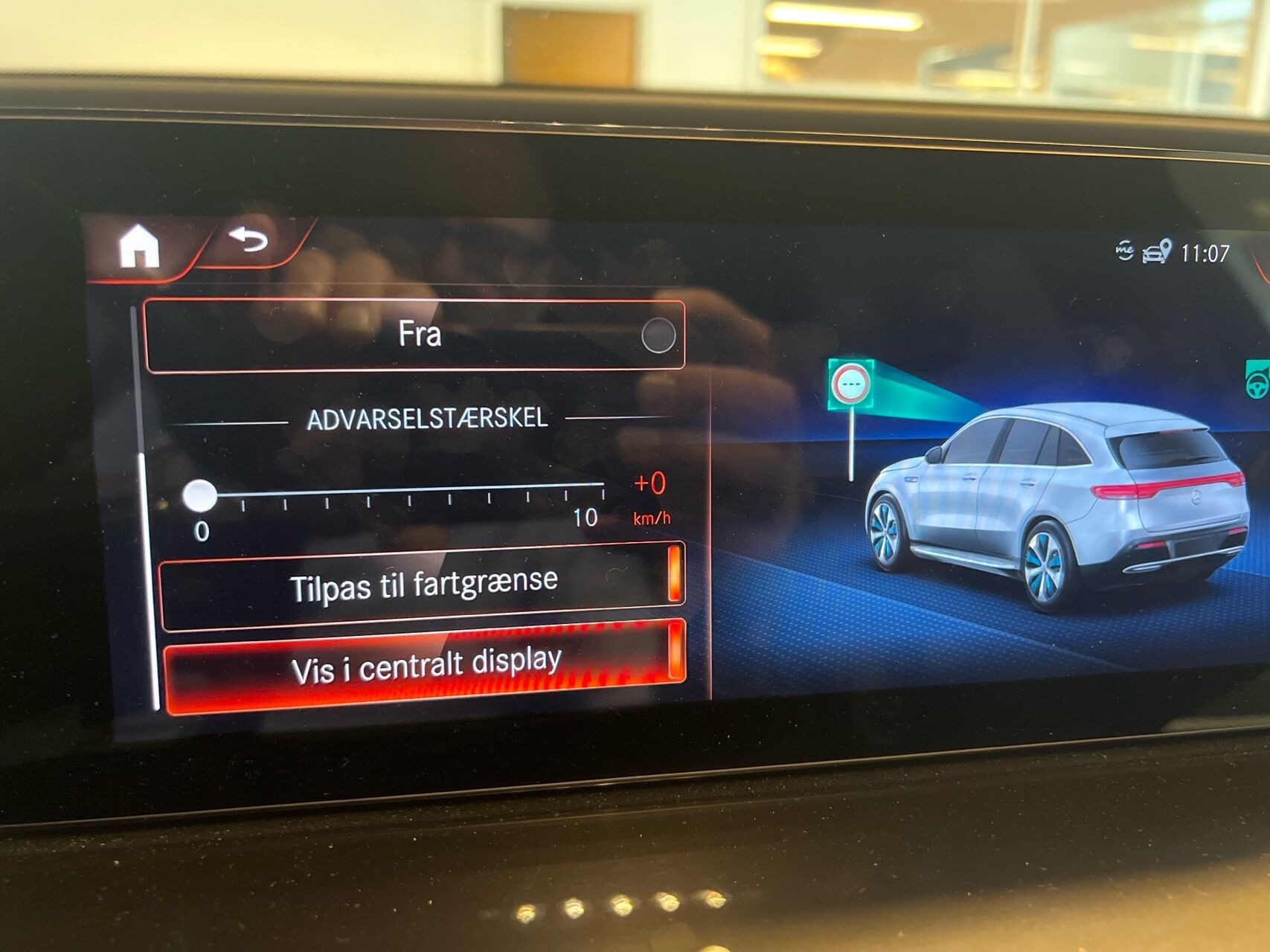 Grå Mercedes EQC 400 fra 2021