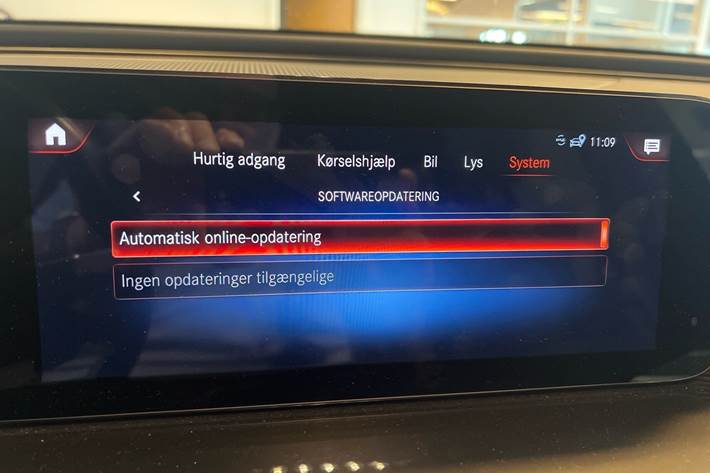 Grå Mercedes EQC 400 fra 2021
