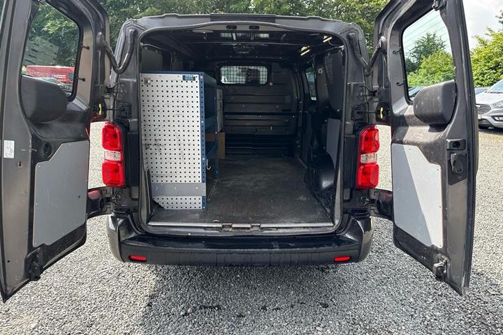 Sort Peugeot Expert fra 2019