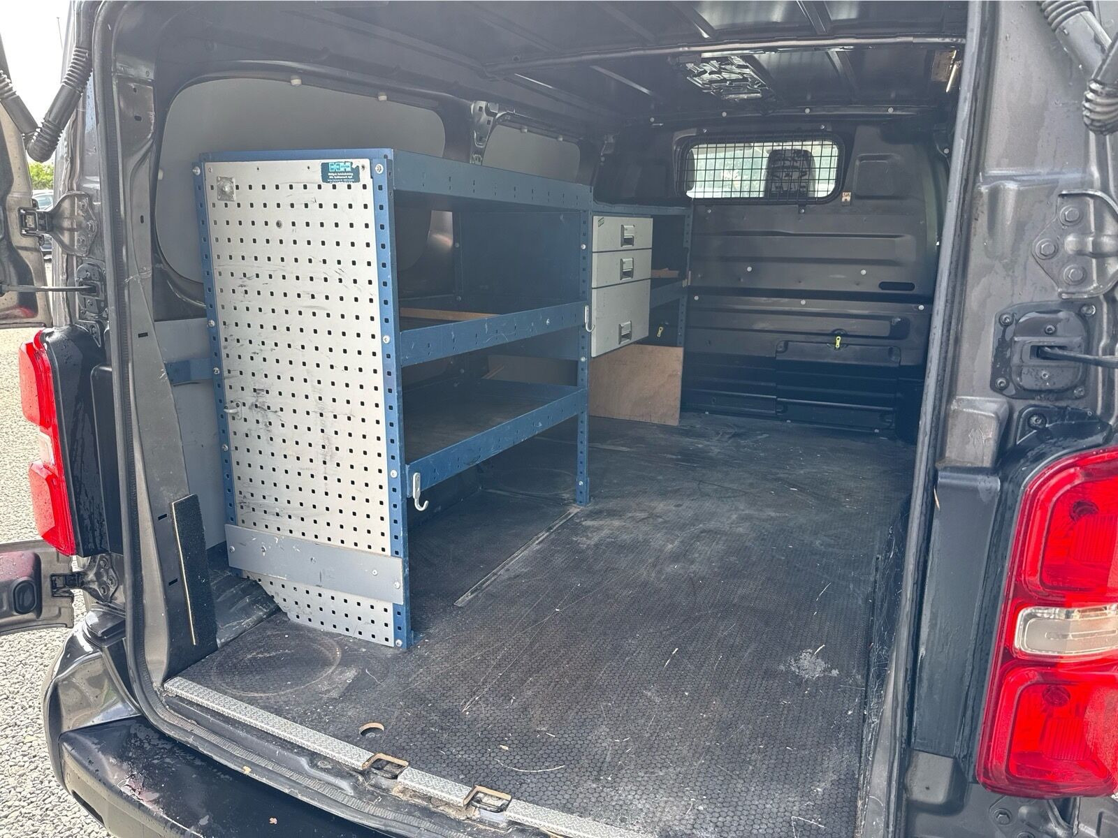Sort Peugeot Expert fra 2019