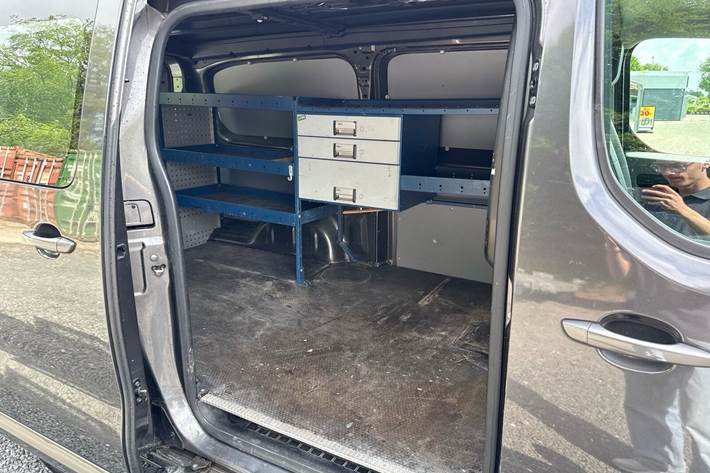 Sort Peugeot Expert fra 2019