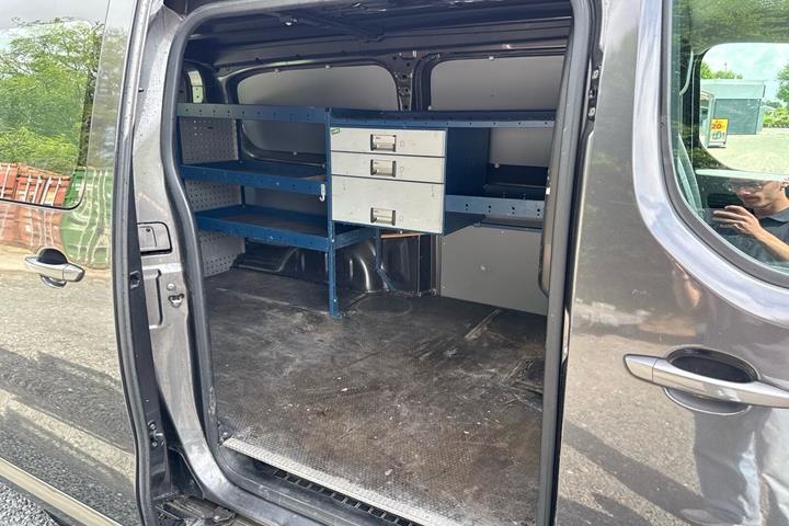 Sort Peugeot Expert fra 2019