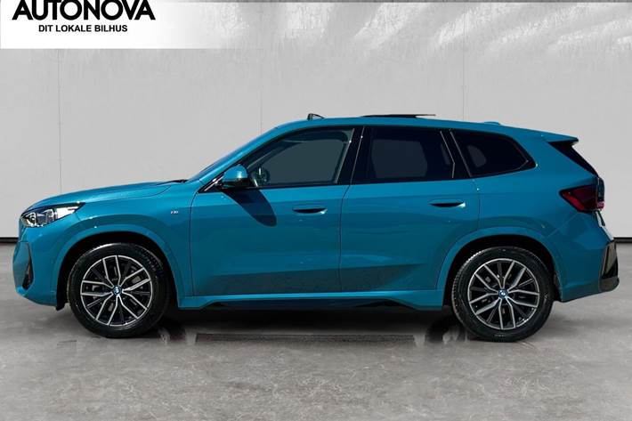 Blå BMW iX1 fra 2024