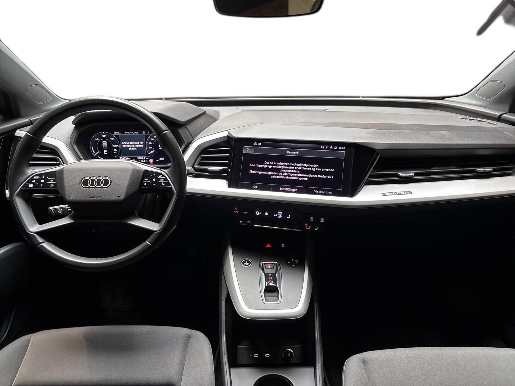 Grå Audi Q4 fra 2024
