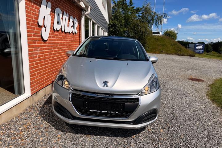 Sølv Peugeot 208 fra 2016