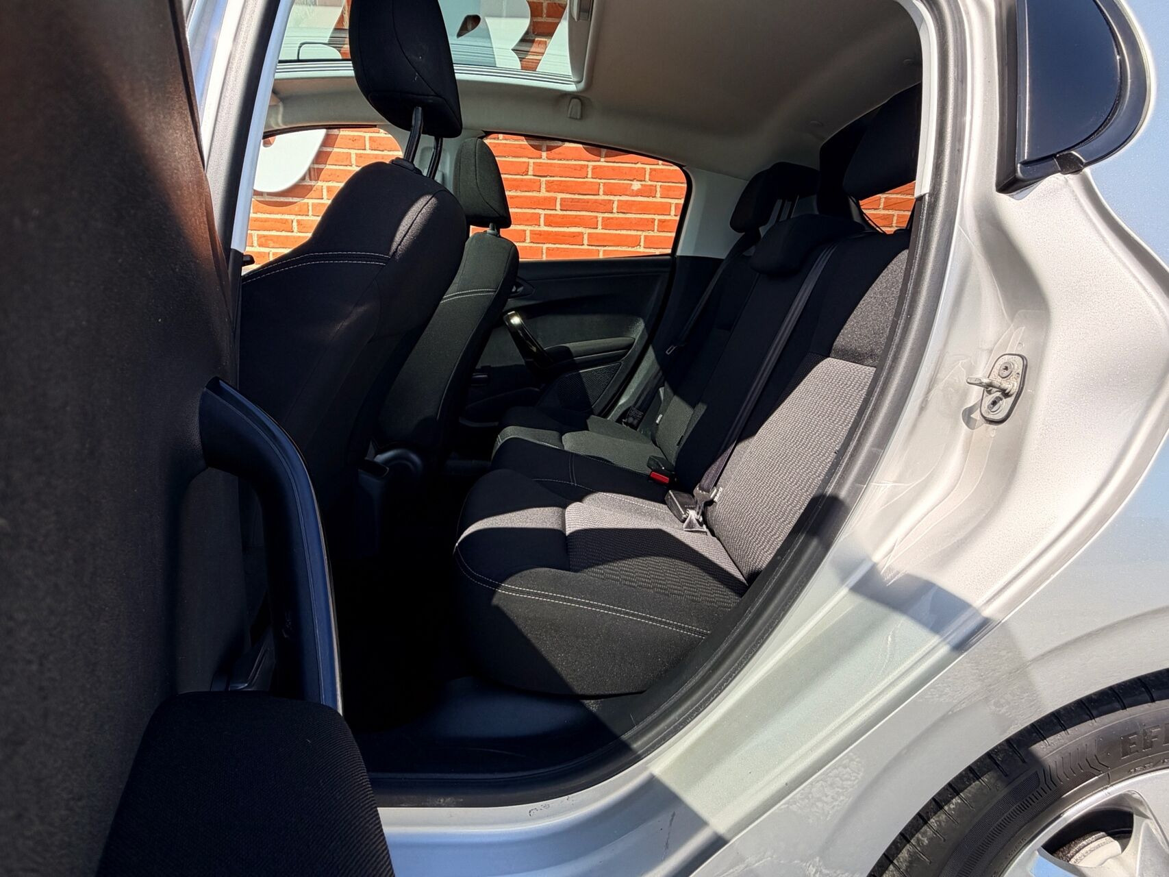 Sølv Peugeot 208 fra 2016