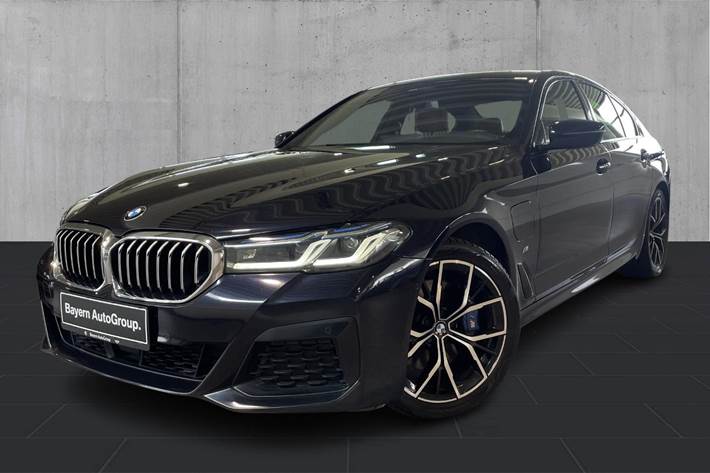 Sort BMW 530e fra 2021