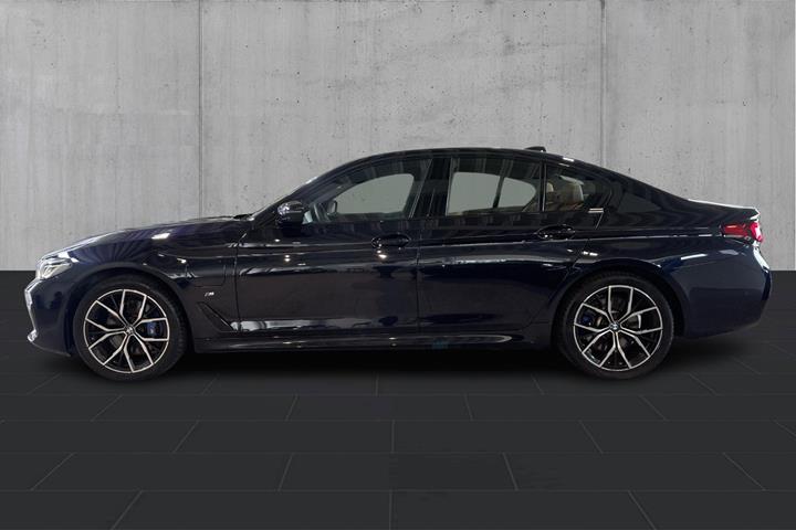 Sort BMW 530e fra 2021