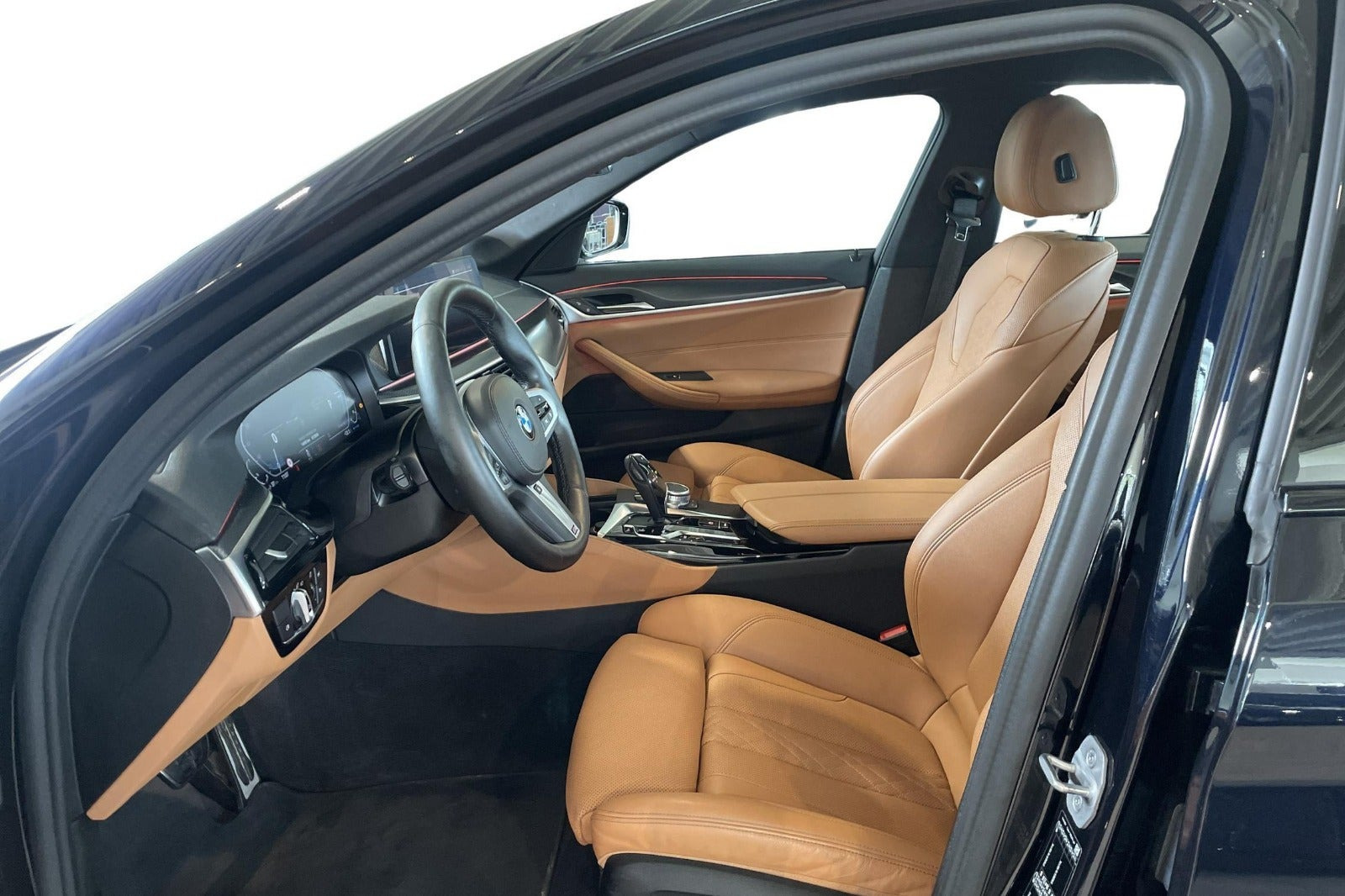 Sort BMW 530e fra 2021