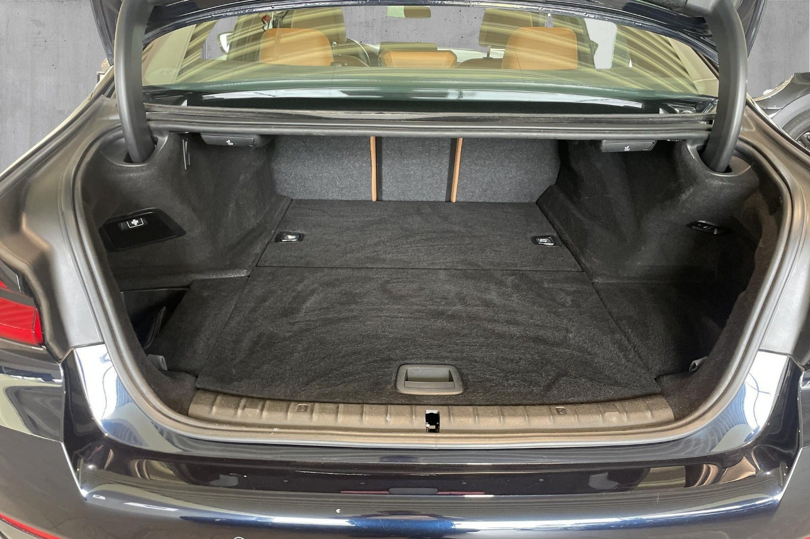 Sort BMW 530e fra 2021