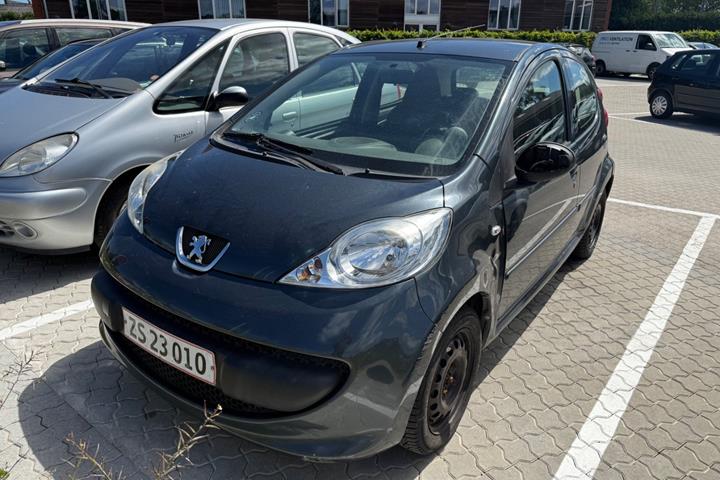 Grå Peugeot 107 fra 2008