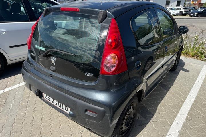Grå Peugeot 107 fra 2008